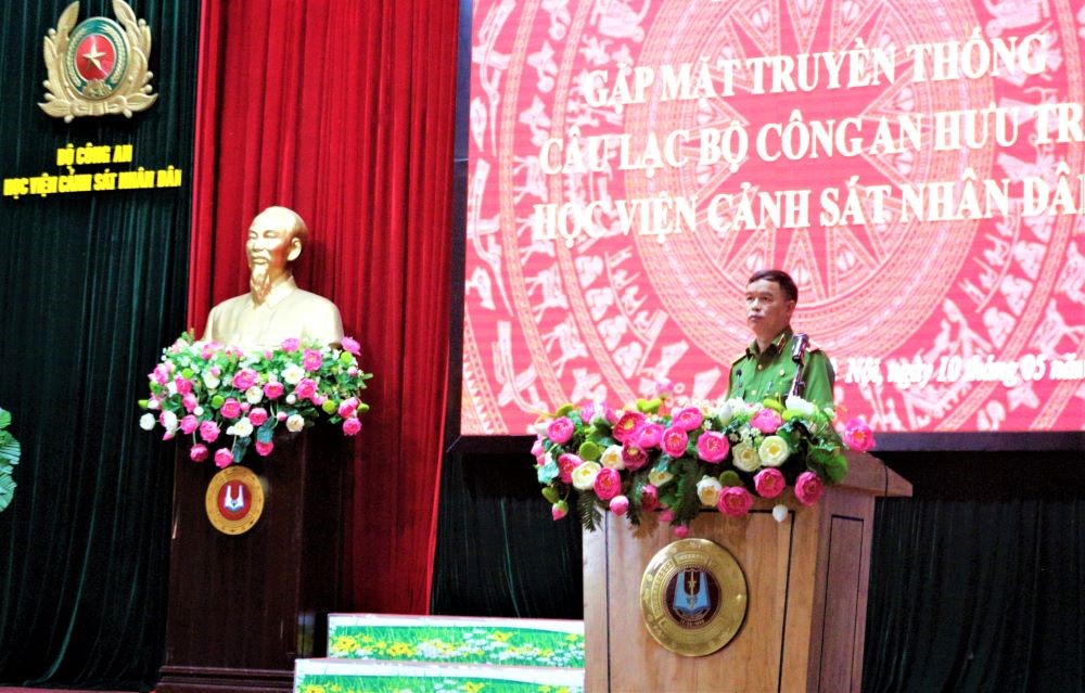 Thiếu tướng, GS. TS Nguyễn Đắc Hoan, Phó Giám đốc Học viện CSND phát biểu tại buổi gặp mặt