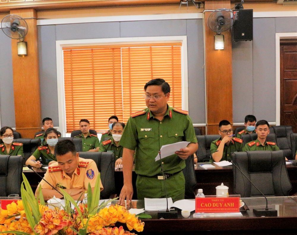 Thiếu tá Cao Duy Anh, Tiểu đoàn trưởng Tiểu đoàn Cảnh sát đặc nhiệm, Trung đoàn CSCĐ Hà Nội phát biểu tại buổi tọa đàm