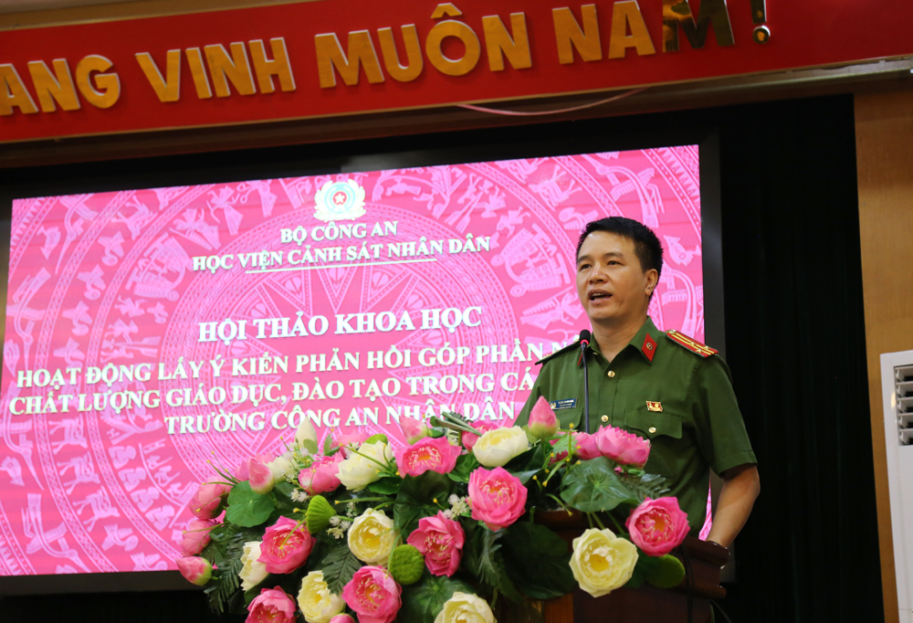 Thương tá Trịnh Minh Đức, Trưởng phòng Khảo thí và ĐBCLĐT, Học viện CSND báo cáo đề dẫn Hội thảo