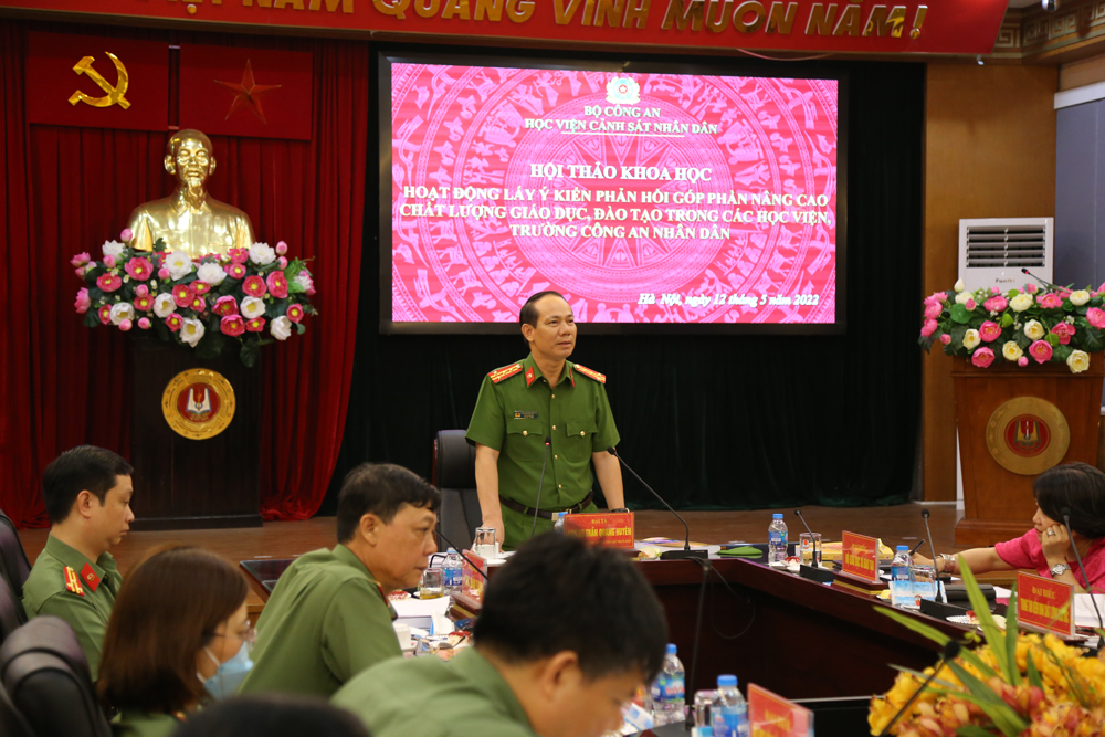 Đại tá, PGS. TS Trần Quang Huyên, Phó Giám đốc Học viện chủ trì Hội thảo