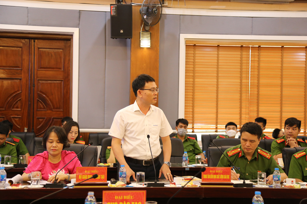TS Trần Hữu Lượng, Trung tâm Kiểm định Đại học Quốc gia Hà Nội tham luận tại Hội thảo