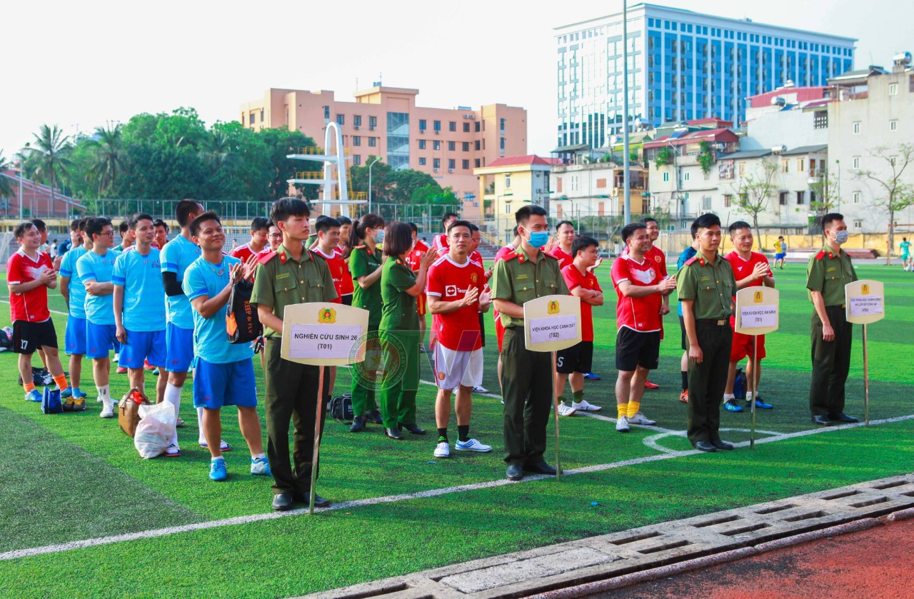 04 đội tuyển đại diện cho 04 đơn vị tham gia giải giao lưu bóng đá