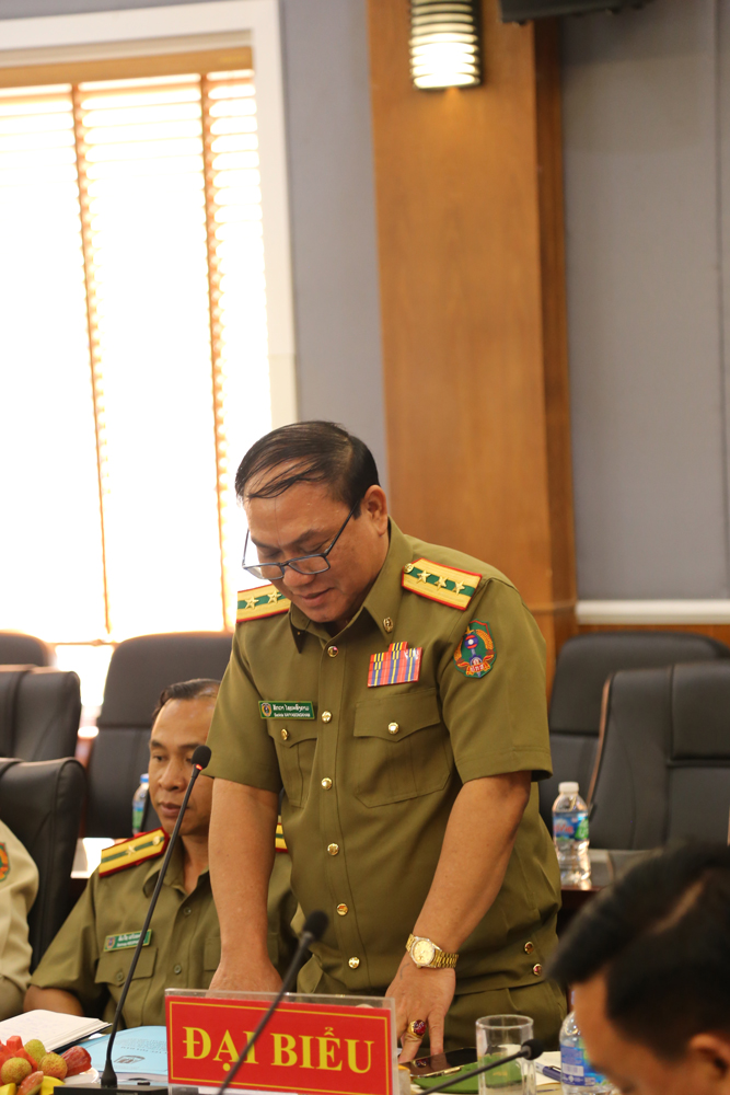 Đồng chí Sacda XayyaSongKham - Phó Trưởng Cơ quan đại diện Bộ Công an Lào, Đại diện Đại sứ quán nước Cộng hòa dân chủ nhân dân Lào tại Việt Nam trao đổi tại buổi tọa đàm