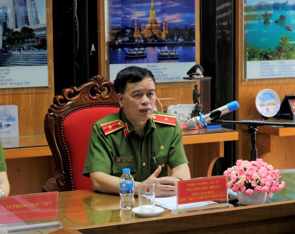 Thiếu tướng, GS. TS Nguyễn Đắc Hoan, Phó Giám đốc Học viện phát biểu tại buổi Lễ bế giảng