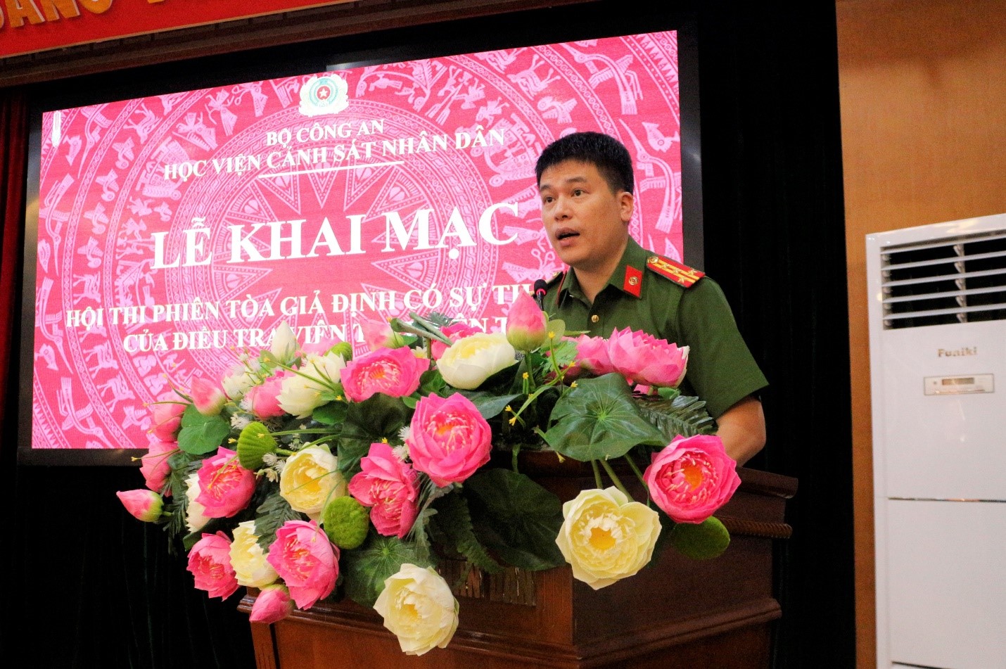 Đại tá, PGS. TS Trần Hồng Quang, Phó Giám đốc Học viện phát biểu khai mạc