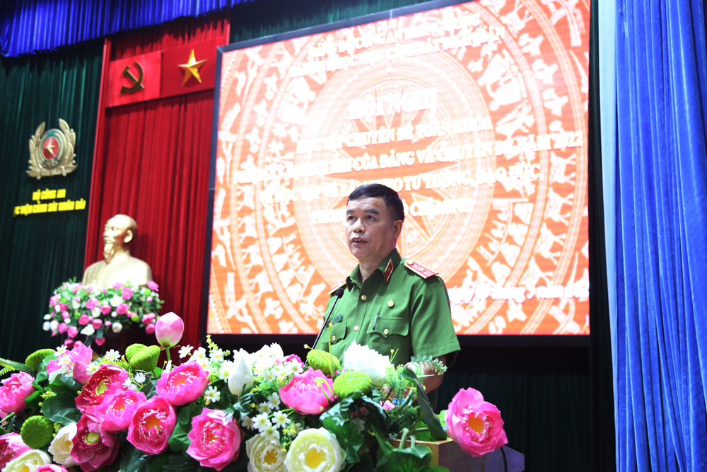 Thiếu tướng, GS.TS Nguyễn Đắc Hoan, Phó Bí thư Đảng ủy, Phó Giám đốc Học viện CSND phát biểu tại Hội nghị