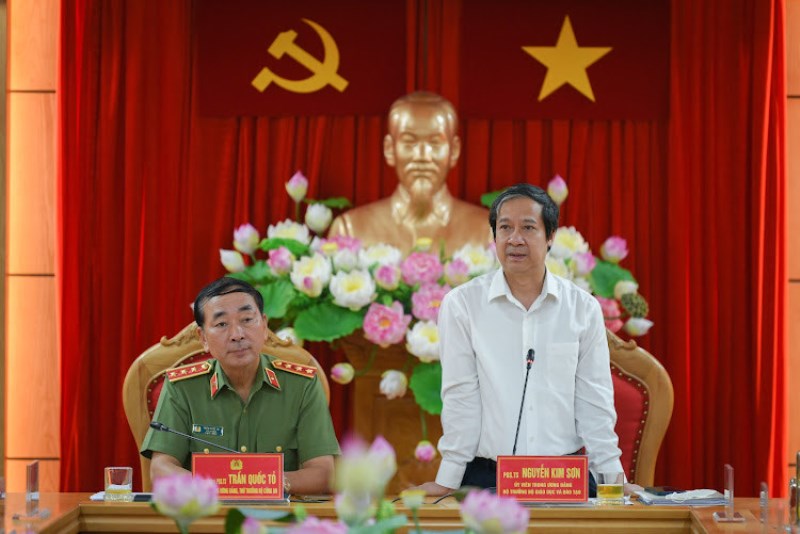 Bộ trưởng Nguyễn Kim Sơn phát biểu tại buổi làm việc