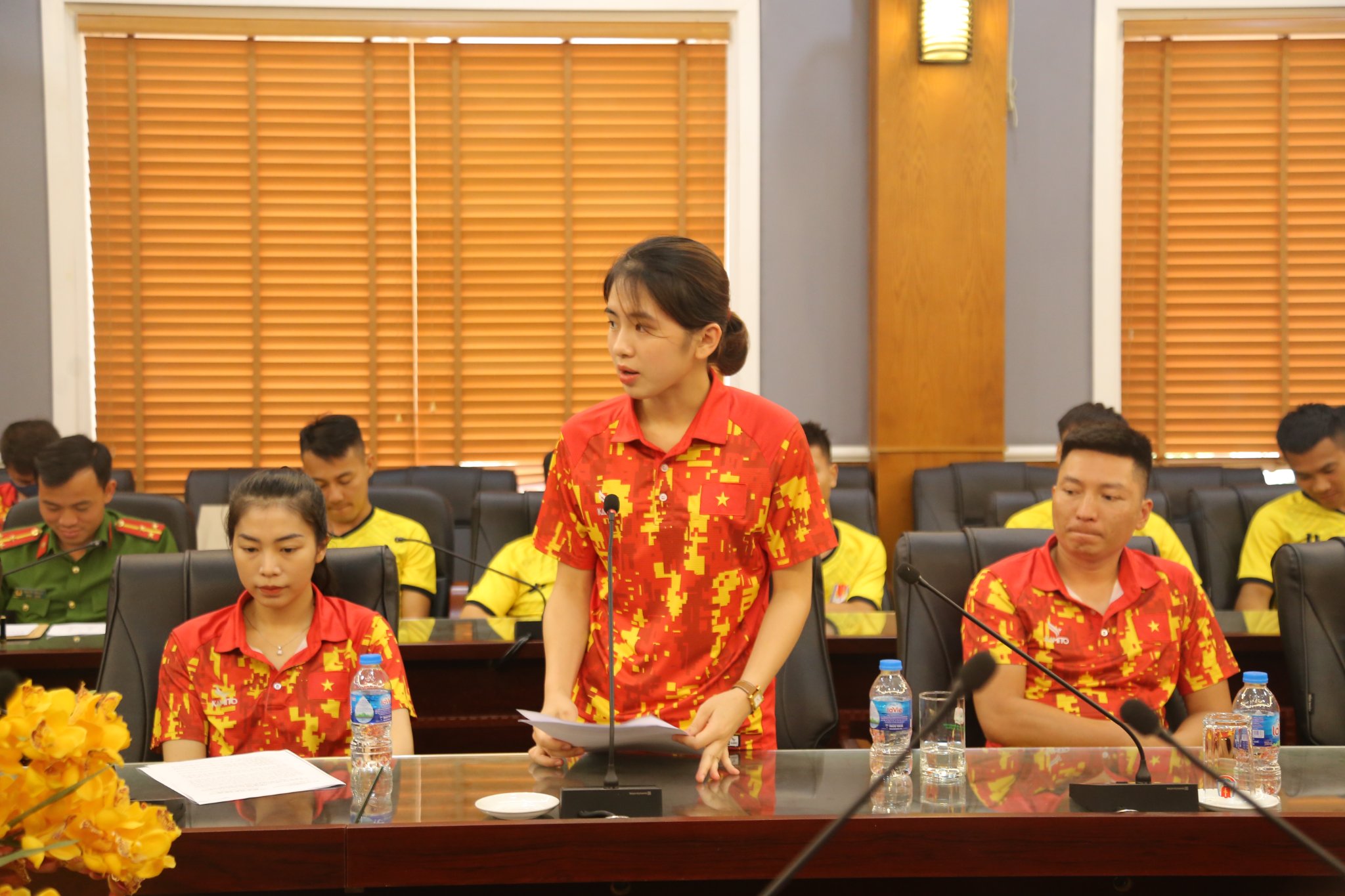 Đồng chí Nguyễn Khánh Huyền - đại diện các vận động viên phát biểu thể hiện quyết tâm thi đấu tại Hội thao