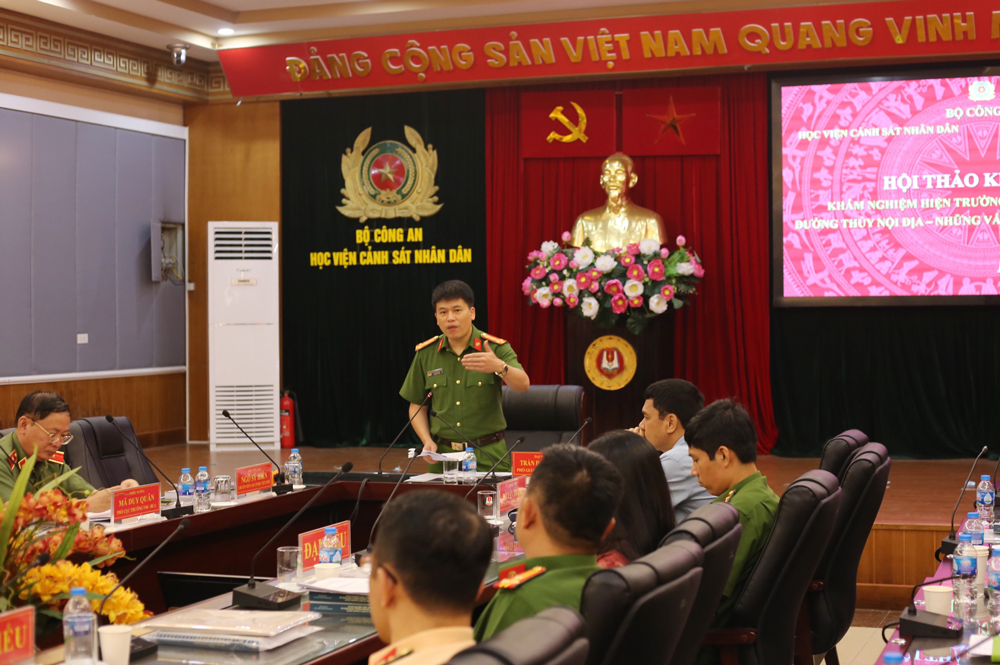 Đại tá, PGS.TS Trần Hồng Quang, Phó Giám đốc Học viện chủ trì Hội thảo