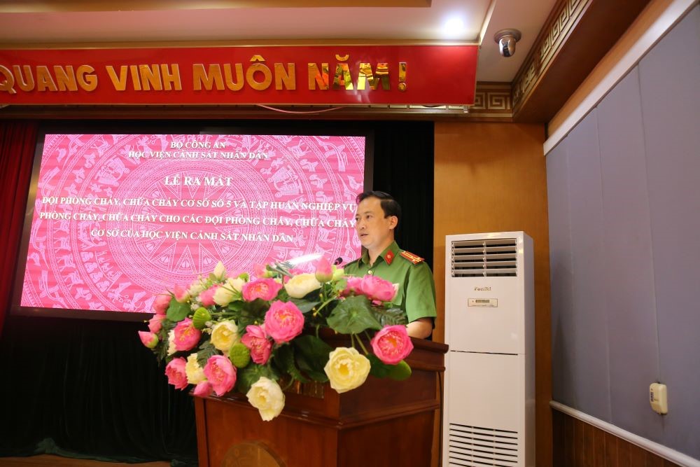 Thượng tá Cao Hoàng Long, Chánh Văn phòng Học viện đọc Quyết định thành lập Đội PCCC cơ sở số 5 và Quyết định kiện toàn các đội PCCC cơ sở của Học viện