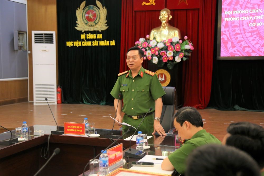 Đại tá, TS Nguyễn Đăng Sáu, Phó Giám đốc Học viện phát biểu tại buổi Lễ