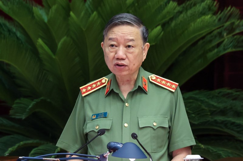 Bộ trưởng Tô Lâm trình bày báo cáo về nội dung và triển khai thực hiện Nghị quyết số 12
