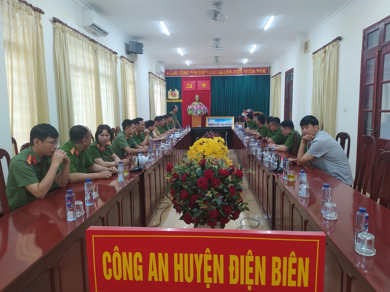 Đoàn công tác Phòng Hậu cần thăm và làm việc với Công an huyện Điện Biên