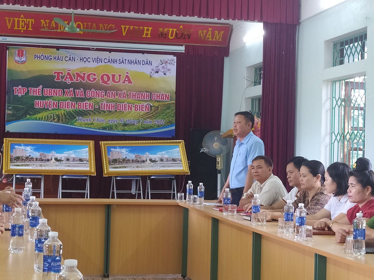 Đoàn làm việc với UBND xã và Ban Chỉ huy Công an xã Thanh Chăn, huyện Điện Biên