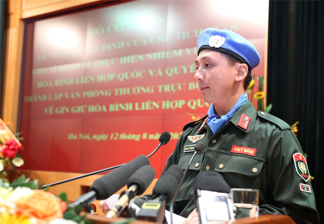 Trung tá Nguyễn Ngọc Hải đại diện cán bộ tham gia hoạt động GGHB LHQ phát biểu nhận nhiệm vụ.