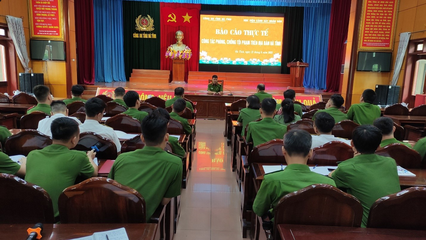 Lãnh đạo Phòng PC02, PC04 Công an tỉnh Hà Tĩnh báo cáo thực tế