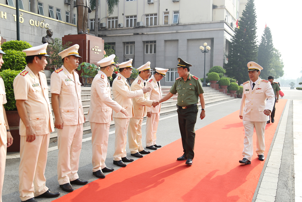 Thiếu tướng, TS Lê Tấn Tới, Ủy viên Trung ương Đảng, Chủ nhiệm Ủy ban Quốc phòng và An ninh của Quốc hội tới dự Lễ khai giảng của Học viện CSND