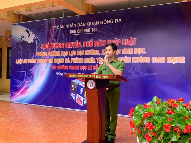 Thượng tá Đỗ Hồng Minh, Phó trưởng Công an quận Đống Đa phát biểu khai mạc buổi tuyên truyền