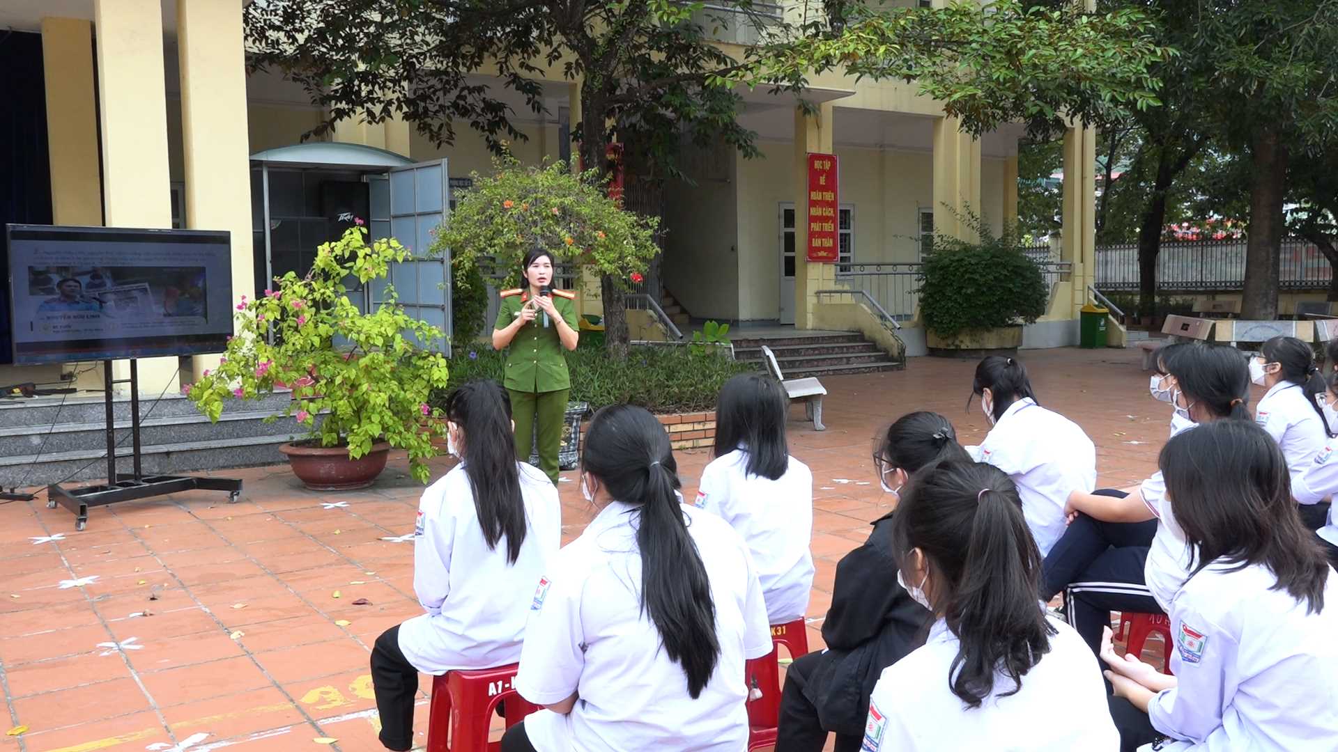 Giảng viên Học viên CSND tuyên truyền 2 chuyên đề cho học sinh THPT Lê Quý Đôn