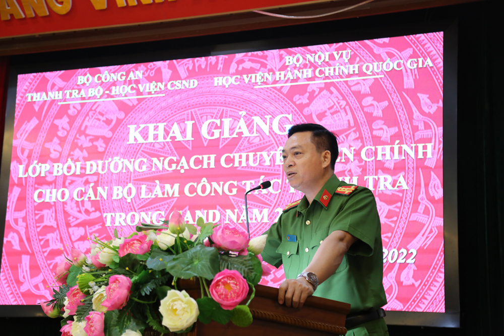 Đại tá, TS Nguyễn Đăng Sáu, Phó Giám đốc Học viện CSND phát biểu tại Lễ khai giảng lớp học
