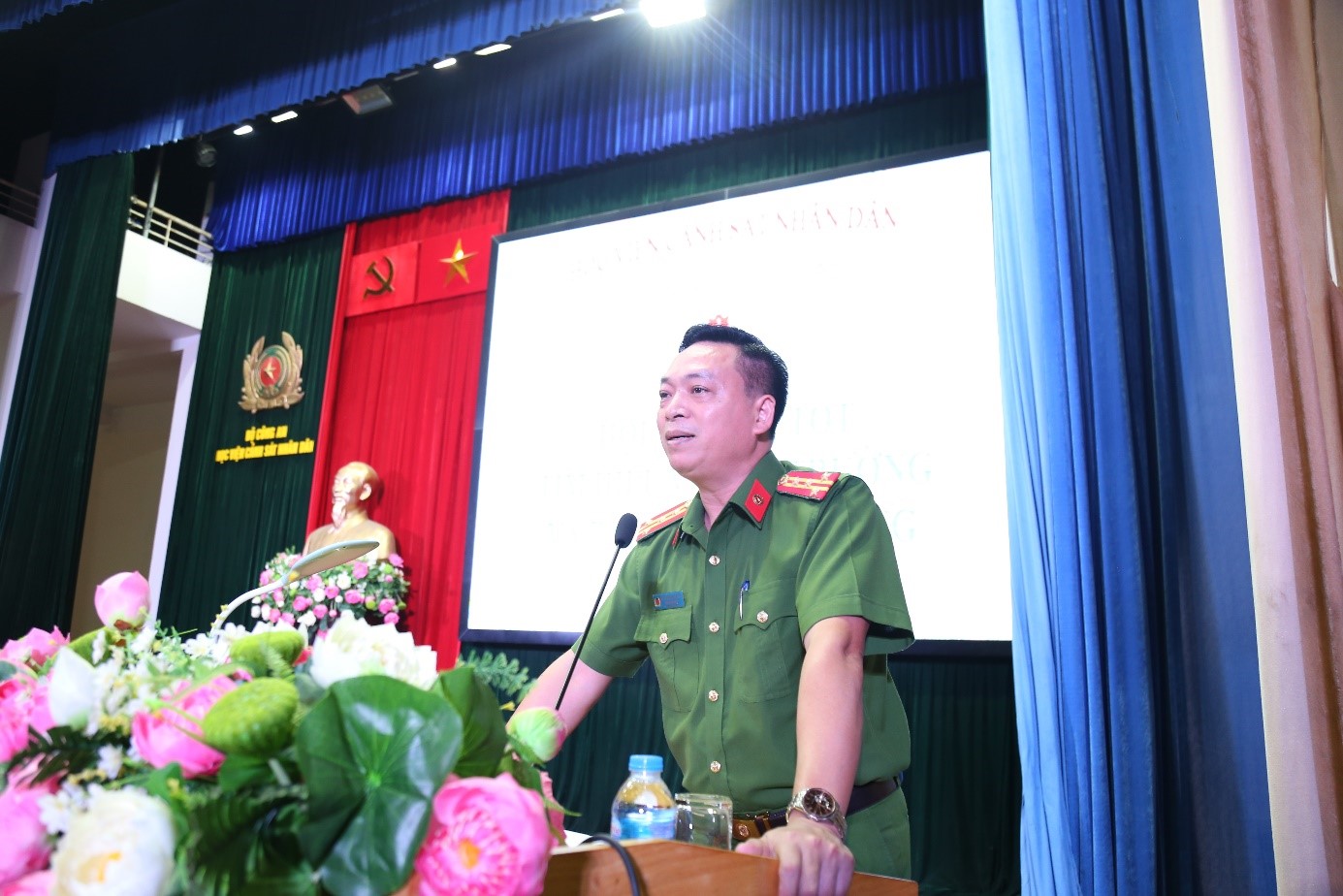 Đại tá, TS Nguyễn Đăng Sáu, Phó Giám đốc Học viện phát biểu chỉ đạo tại Hội thi học tốt
