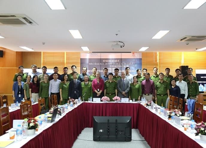 Các đại biểu tham dự Hội thảo khoa học quốc tế: “Quản lý tiền chất ma túy - kinh nghiệm của Cảnh sát Việt Nam và quốc tế”