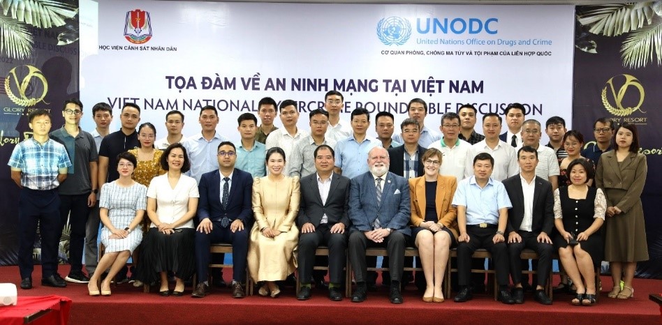 Các đại biểu dự Tọa đàm khoa học “An ninh mạng tại Việt Nam”