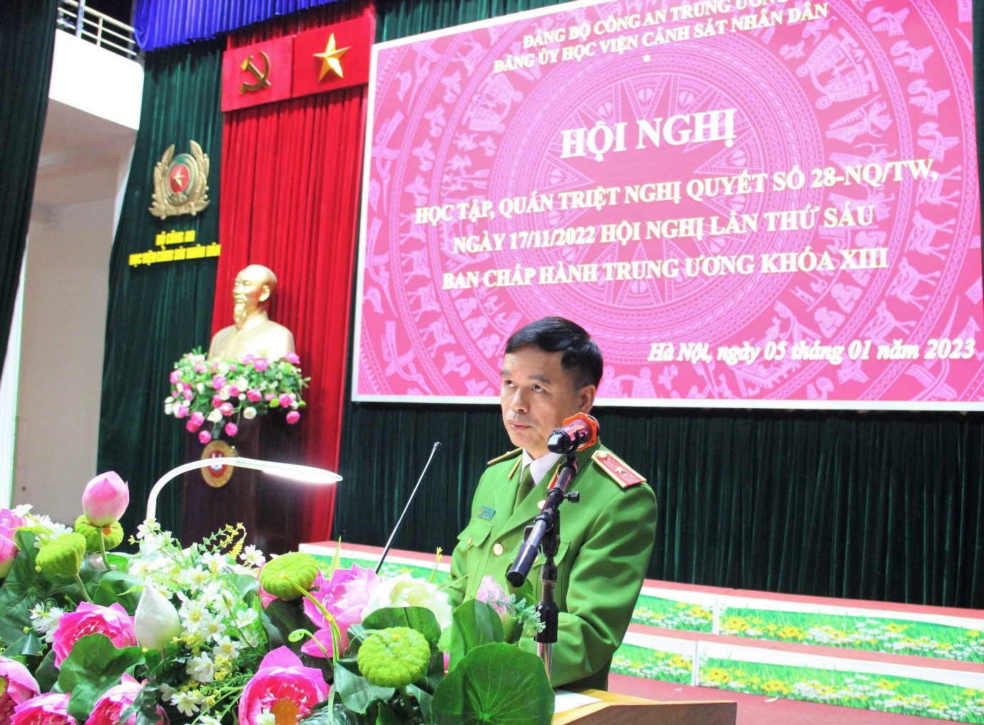 Thiếu tướng, GS. TS Nguyễn Đắc Hoan, Phó Bí thư Đảng ủy, Phó Giám đốc Học viện CSND phát biểu tại Hội nghị