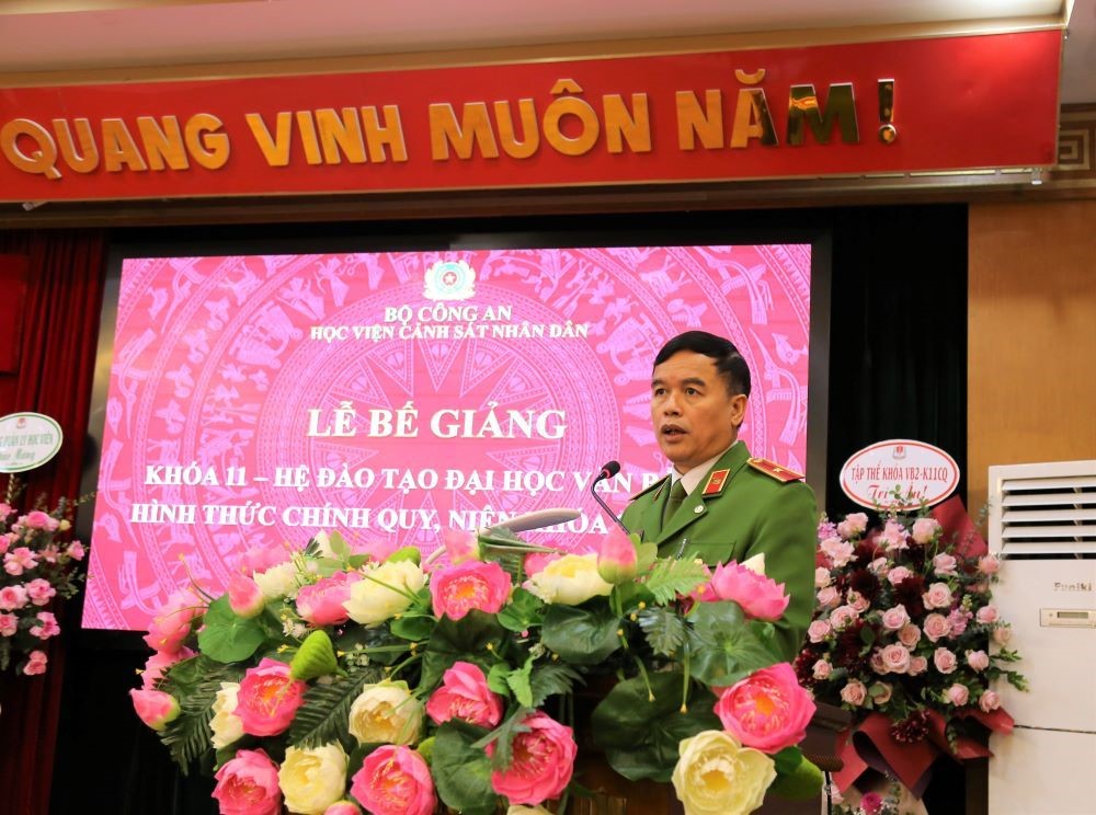 Thiếu tướng, GS. TS Nguyễn Đắc Hoan, Phó Giám đốc Học viện phát biểu tại buổi lễ