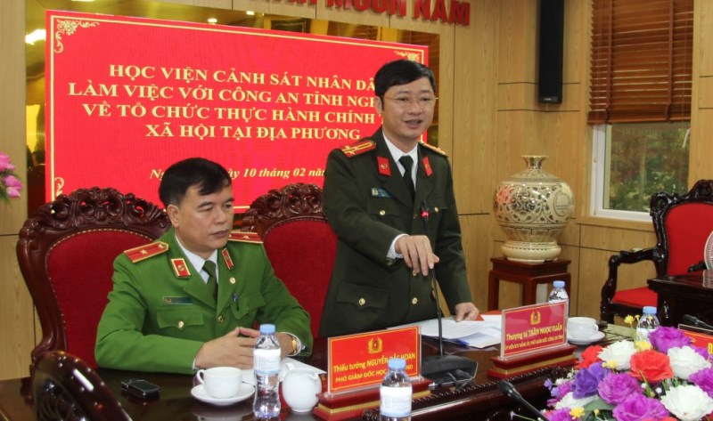 Đồng chí Thượng tá Trần Ngọc Tuấn, Phó Giám đốc Công an tỉnh Nghệ An phát biểu tại buổi làm việc
