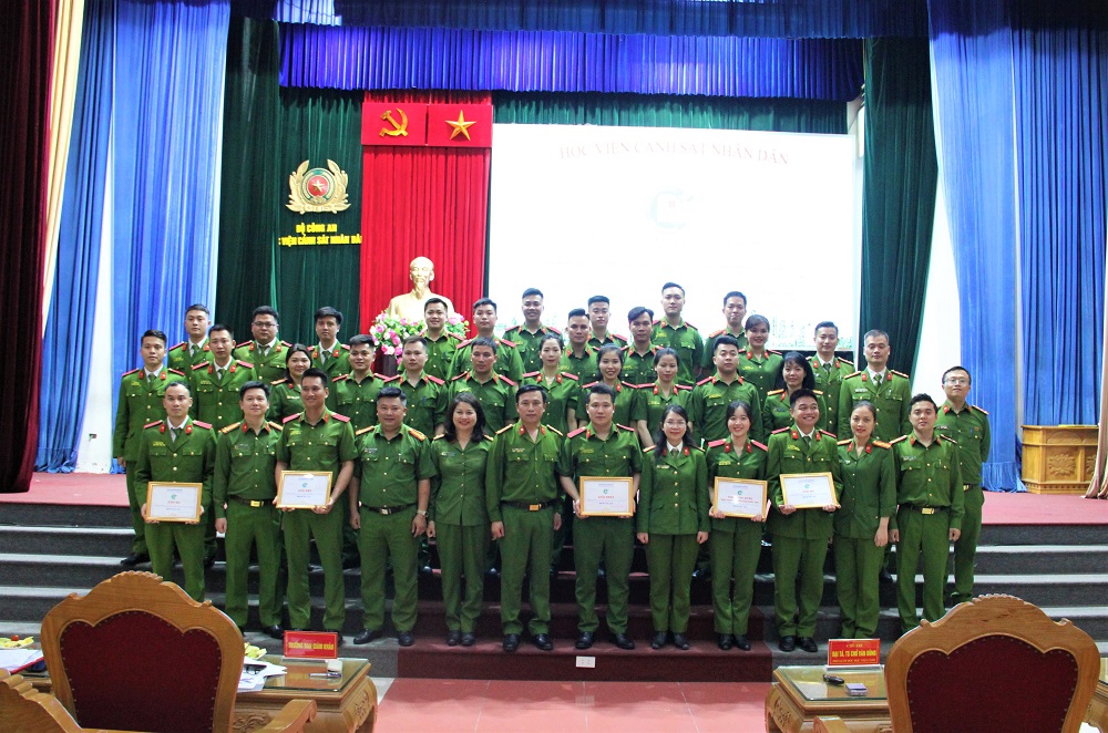 Khoa Cảnh sát môi trường, các đơn vị trong và ngoài Học viên và học viên tham dự Hội thi chụp ảnh lưu niệm ghi nhận sự thành công của Hội thi