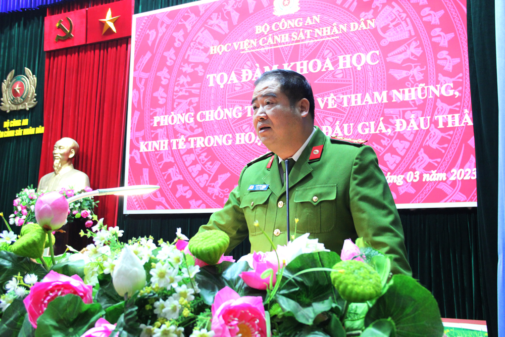 Đại tá, TS Chử Văn Dũng, Phó Giám đốc Học viện phát biểu chỉ đạo buôi Tọa đàm