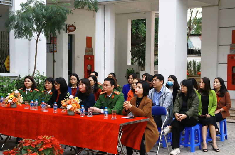 Ban Giám hiệu trường THCS Khương Mai tham dự buổi tuyên truyền