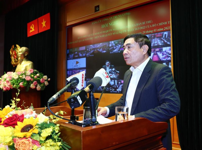 Đồng chí Trần Quốc Cường, Ủy viên Trung ương Đảng, Bí thư Tỉnh ủy Điện Biên tham luận tại Hội nghị.
