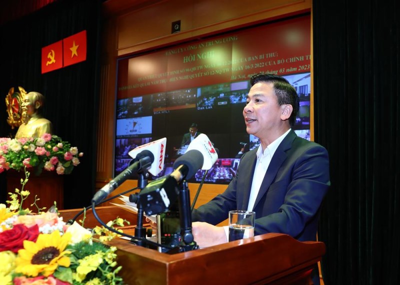 Đồng chí Đỗ Trọng Hưng, Ủy viên Trung ương Đảng, Bí thư Tỉnh ủy Thanh Hóa tham luận tại Hội nghị.