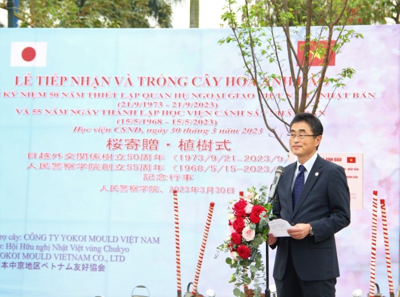 Ngài Watatnabe Shige, Phó Đại sứ Nhật Bản tại Việt Nam phát biểu tại buổi lễ