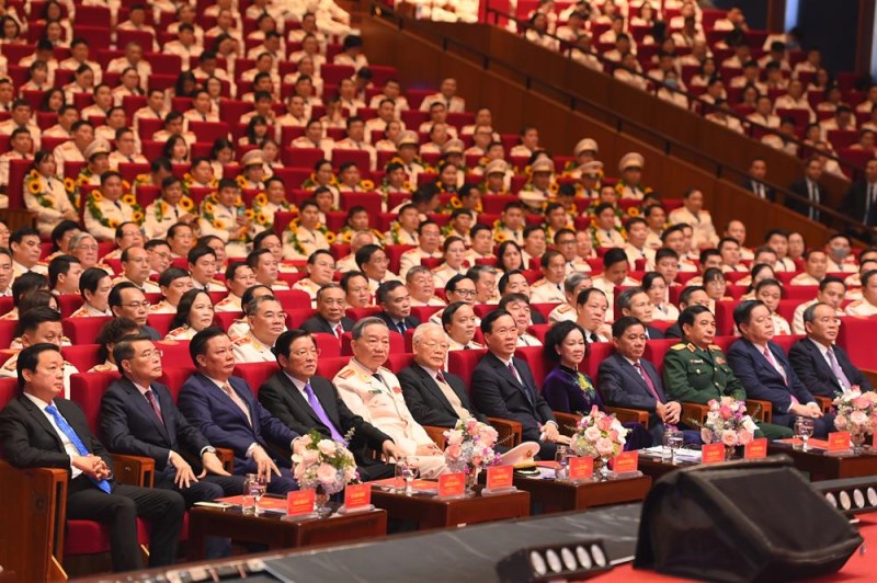 Tổng Bí thư Nguyễn Phú Trọng cùng các đại biểu dự Lễ kỷ niệm.