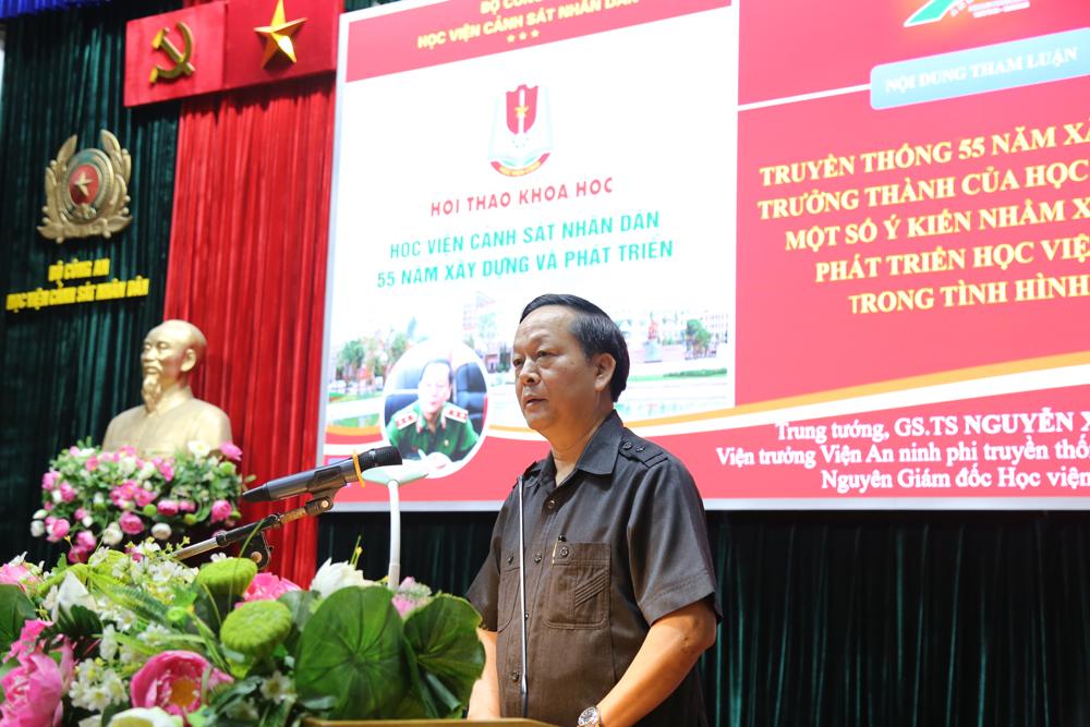 Trung tướng, GS. TS Nguyễn Xuân Yêm - Viện trưởng Viện An ninh phi truyền thống, Đại học Quốc gia Hà Nội, nguyên Giám đốc Học viện CSND phát biểu tại Hội thảo
