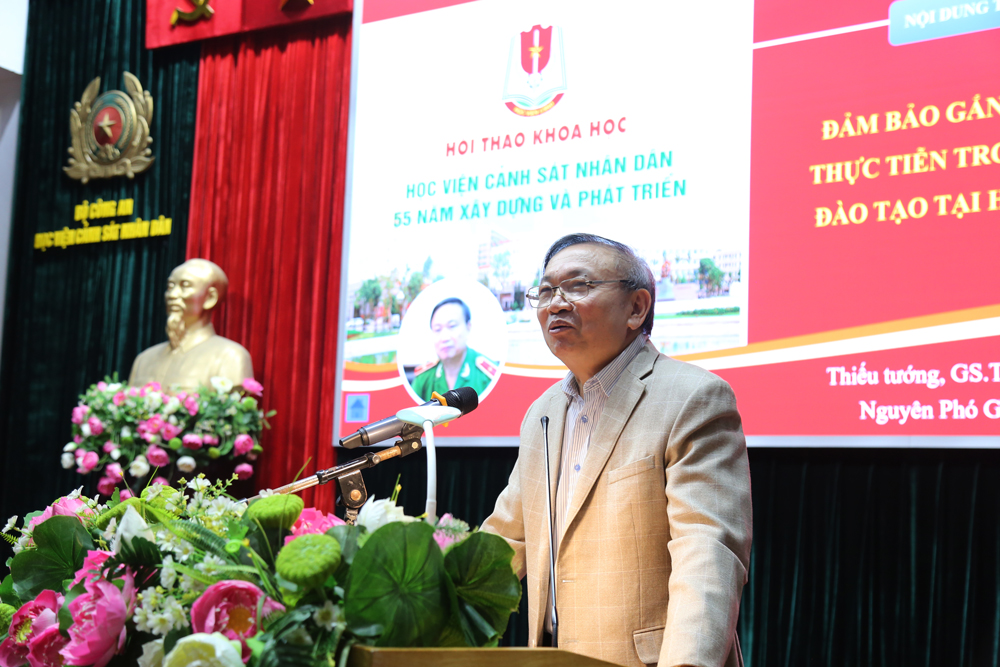Thiếu tướng, GS.TS Nguyễn Huy Thuật, nguyên Phó Giám đốc Học viện CSND phát biểu tại Hội thảo