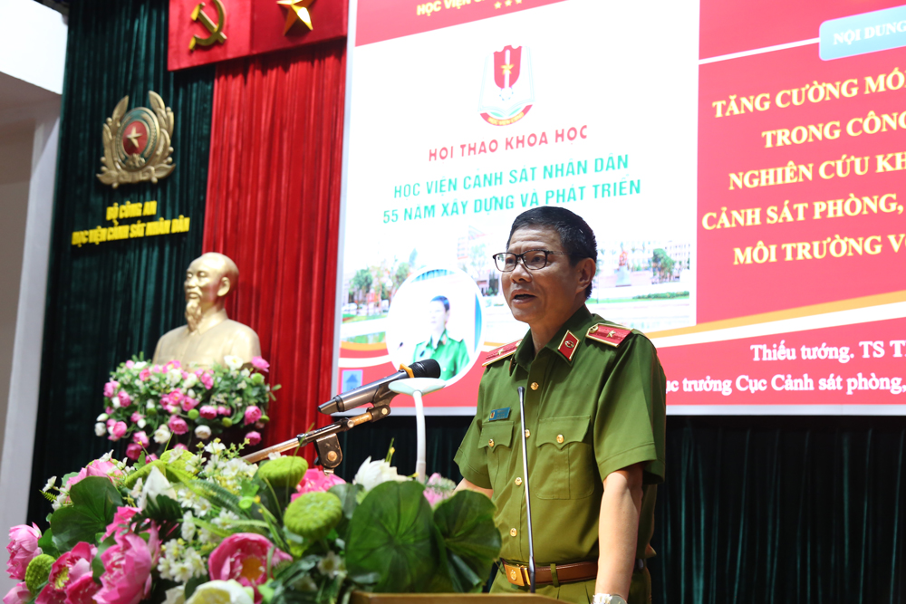 Thiếu tướng, TS Trần Minh Lệ, Cục trưởng Cục Cảnh sát phòng, chống tội phạm về môi trường phát biểu tại Hội thảo