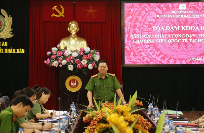 Đại tá, TS. Nguyễn Đăng Sáu, Phó Giám đốc Học viện phát biểu kết luận Tọa đàm khoa học