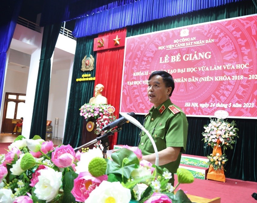 Thiếu tướng, GS. TS Nguyễn Đắc Hoan, Phó Giám đốc Học viện phát biểu tại buổi lễ