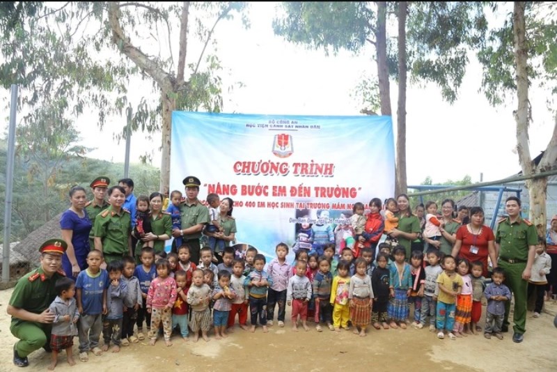 Hội Phụ nữ Học viện thực hiện Đề án "Nuôi em-Nâng bước em tới trường" trên địa bàn tỉnh Điện Biên năm 2018