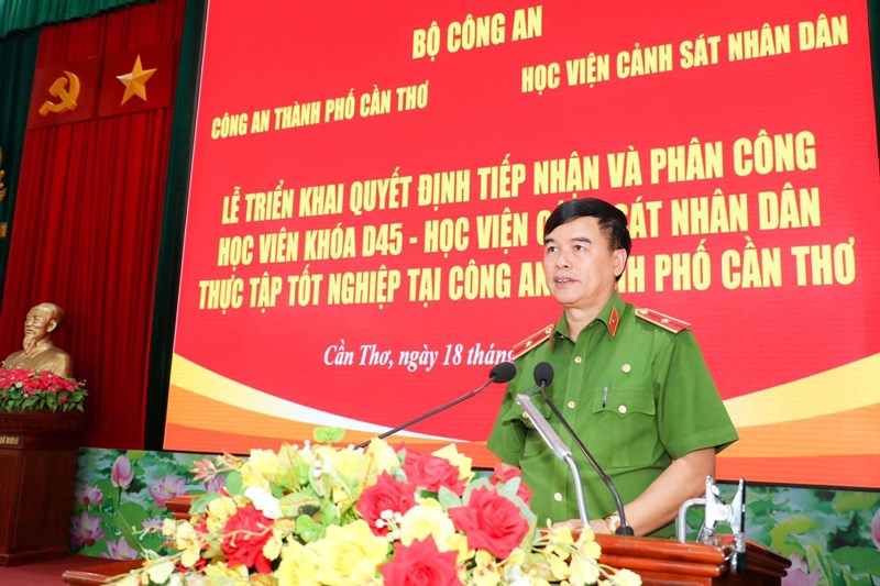 Thiếu tướng, GS.TS Nguyễn Đắc Hoan - Phó Giám đốc Học viện phát biểu tại buổi lễ