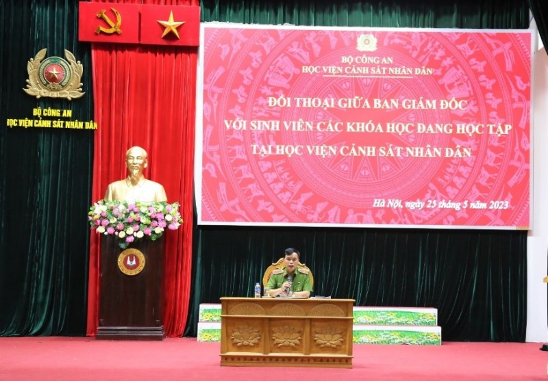 Thiếu tướng, GS. TS Nguyễn Đắc Hoan, Phó Giám đốc Học viện chủ trì buổi đối thoại