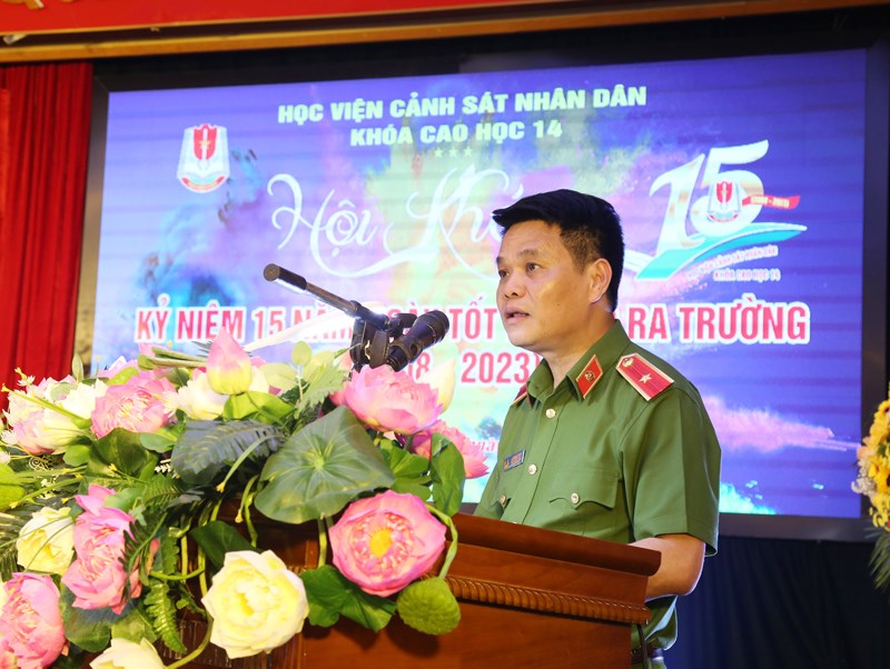Thiếu tướng, TS. Lê Ngọc Châu - đại diện học viên Khóa CH14 gửi lời tri ân tới Ban Giám đốc và các thầy cô giáo Học viện CSND