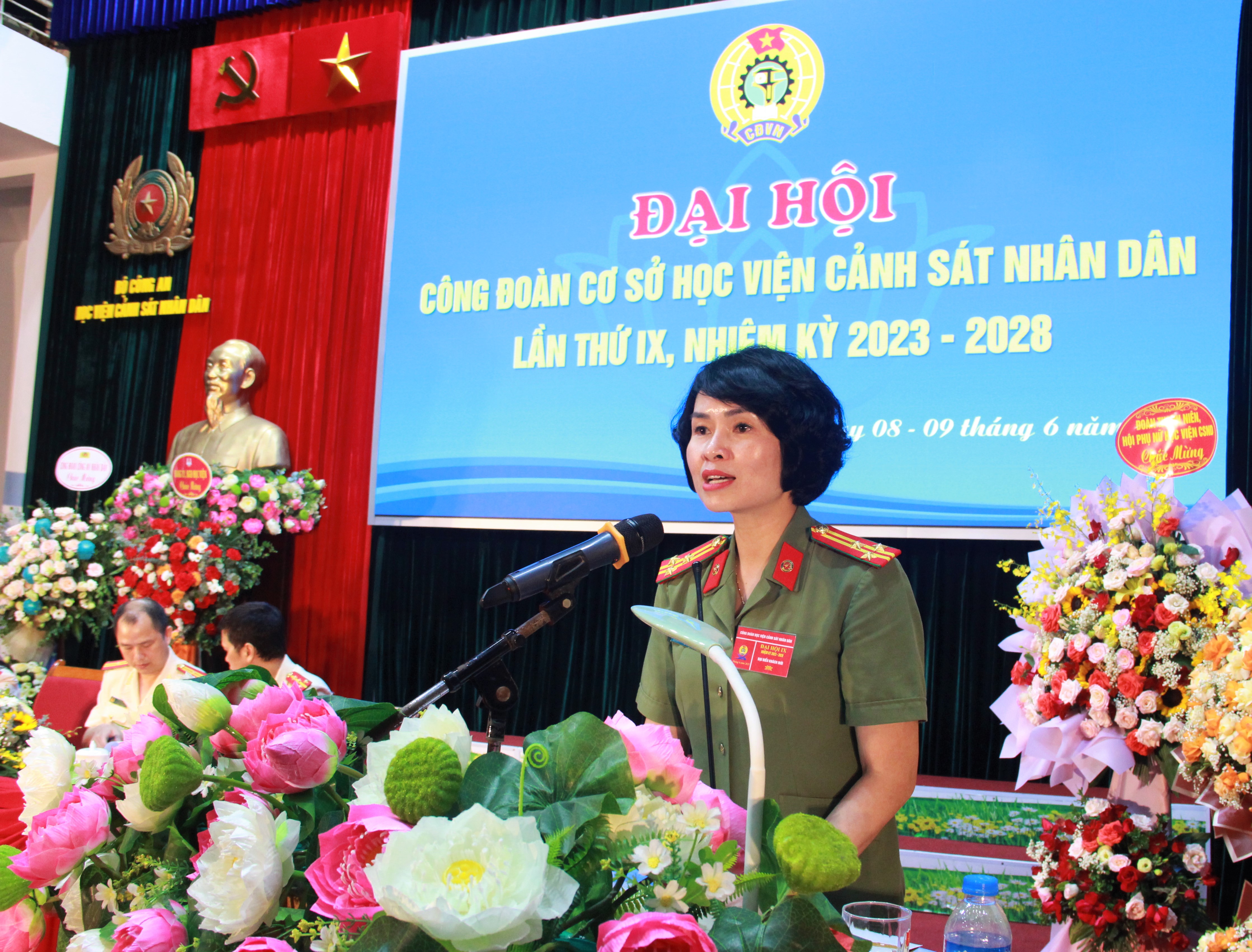 Thượng tá Công Thanh Thảo, Trưởng ban Công đoàn CAND phát biểu tại Đại hội