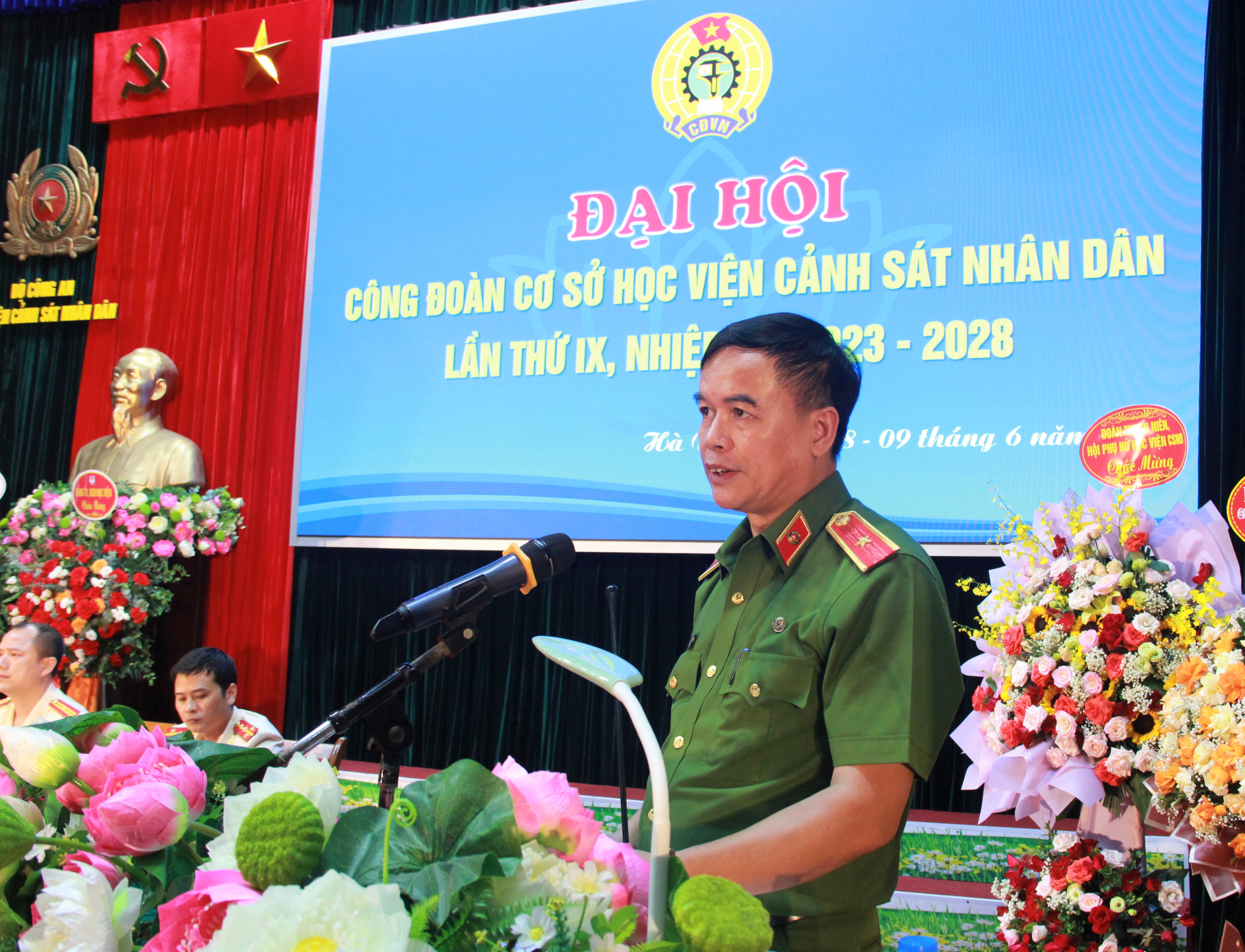 Thiếu tướng Nguyễn Đắc Hoan, Phó Giám đốc Học viện phát biểu chỉ đạo tại Đại hội