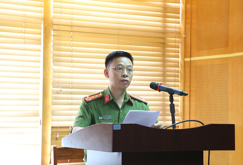 Đại tá, PGS.TS Phạm Xuân Định - Viện trưởng Viện Khoa học Cảnh sát báo cáo đề dẫn Hội thảo