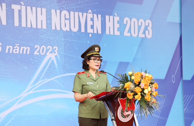 Thừa ủy quyền của Đảng ủy Công an Trung ương, Thiếu tướng Ngô Hoài Thu phát biểu, giao nhiệm vụ cho tuổi trẻ CAND